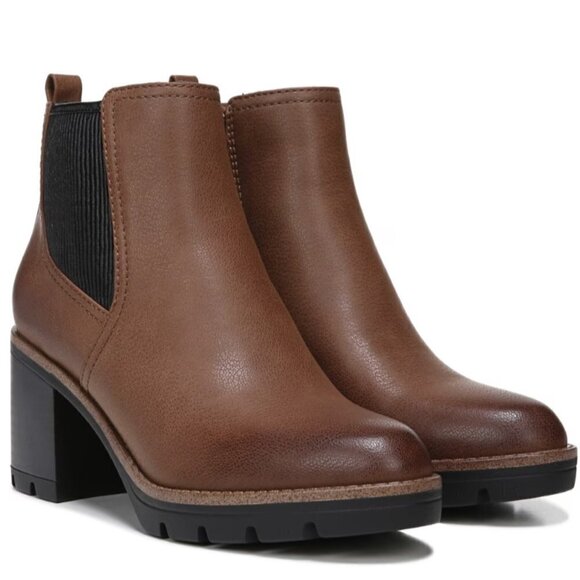 NATURALIZER Madalynn-Gore Lug Sole Booties - Picture 1 of 14